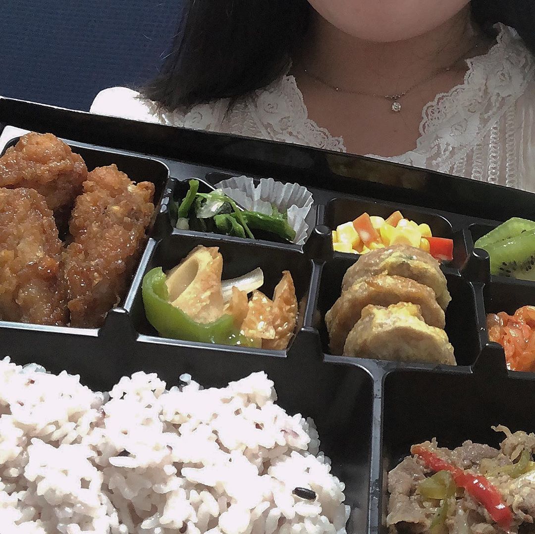 혜경 | for better life, world on Instagram: “고등학생 때 수업시간, 선생님 몰래 한입씹 먹던 도시락 마