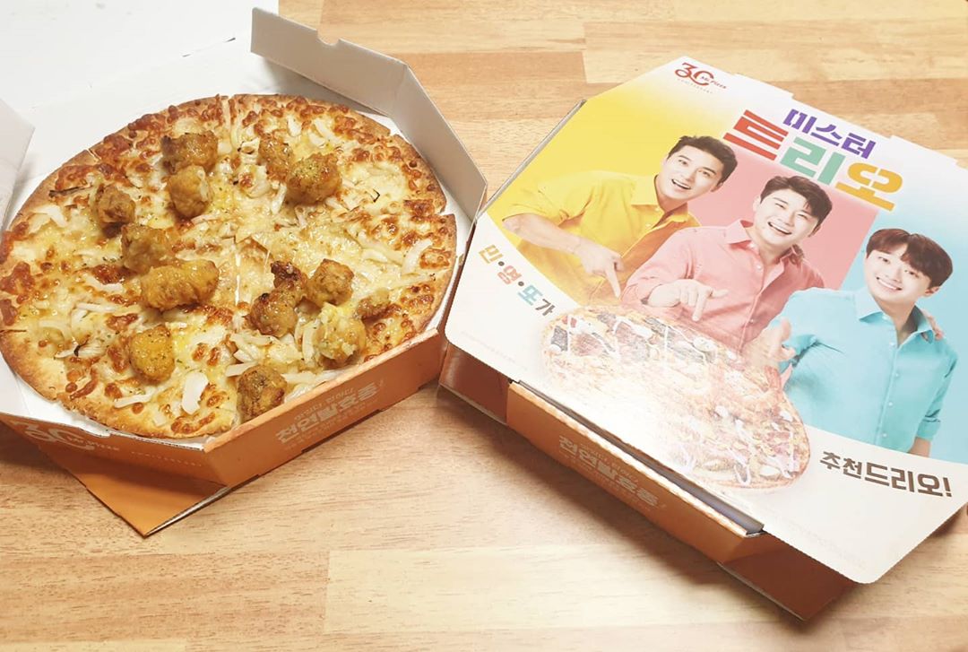지자매와주니 on Instagram: “#협찬 #미스터피자 #30주년 신제품이나왔어요 맛과 가성비가 다 좋은 씬크러스트피자 얇은도우를 워낙 좋아해요 그래서 평소에도 씬피자를 선호해요 씬도우에 토