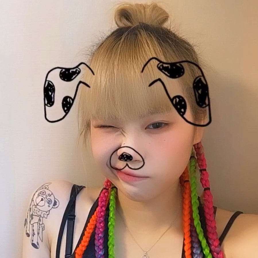 강혜인 / 하이에나 𖠌 on Instagram: “/ 전부터 해보고싶었던 반머리 블레이즈 @askahair_inc 에서 하구와따! ᄆ
