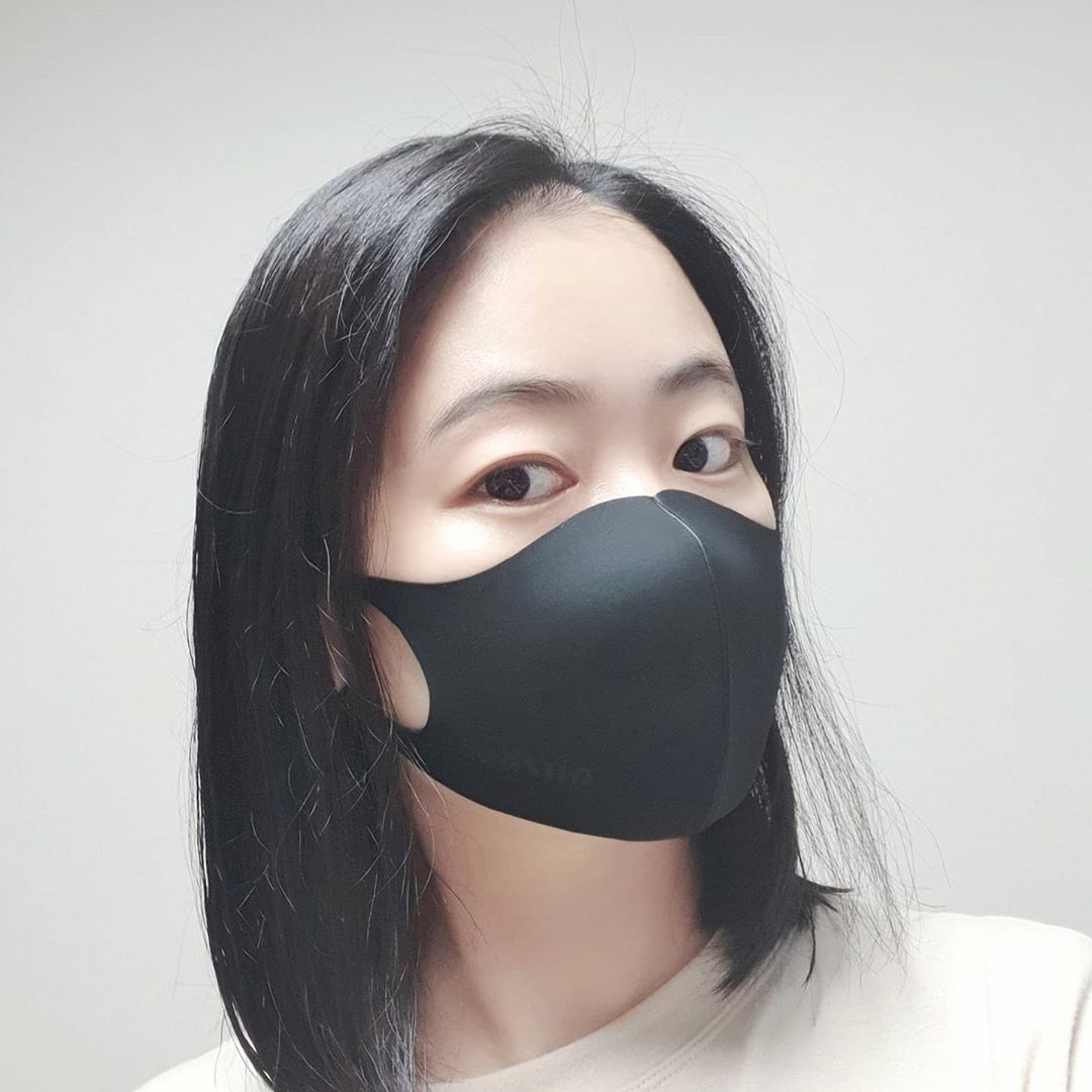 브이이 (•ө•)♡v on Instagram: “요즘 날씨가 더워서 마스크 쓰기 넘 답답했는데 에어샷 에어마스크로 바꾸고 숨쉬기 편해졌어요🥰 에어샷 에어마스크는 퍼프원단으로 만들어서 그런지 촉