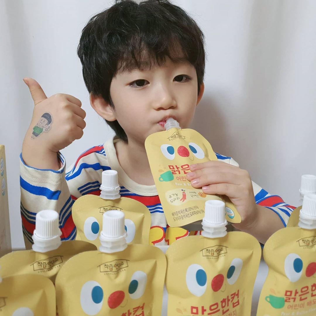 #키즈모델 #피팅모델 박지호 park jiho💙🤞 on Instagram: “#협찬 #착즙연구소 #맑은한컵 #배도라지즙 #도라지배즙 #어린이배도라지즙 #어린이도라지배즙 #어린이배도라지 #아기도라지배즙 #아