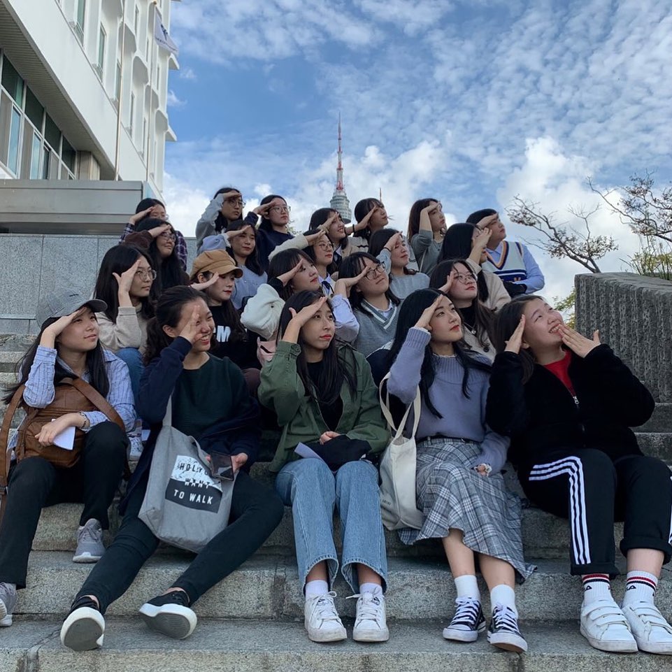 오늘은 109 친구들과 현장체험학습을 갔다. 남산타워도 보고 막 별도 봤다. 재밌었다! 

#뻥
