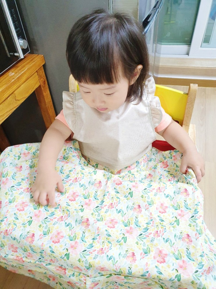 아이주도이유식, 아이주도유아식 준비, 아리아즈 식탁일체형 전신턱받이, 뒷처리 깔끔해요!