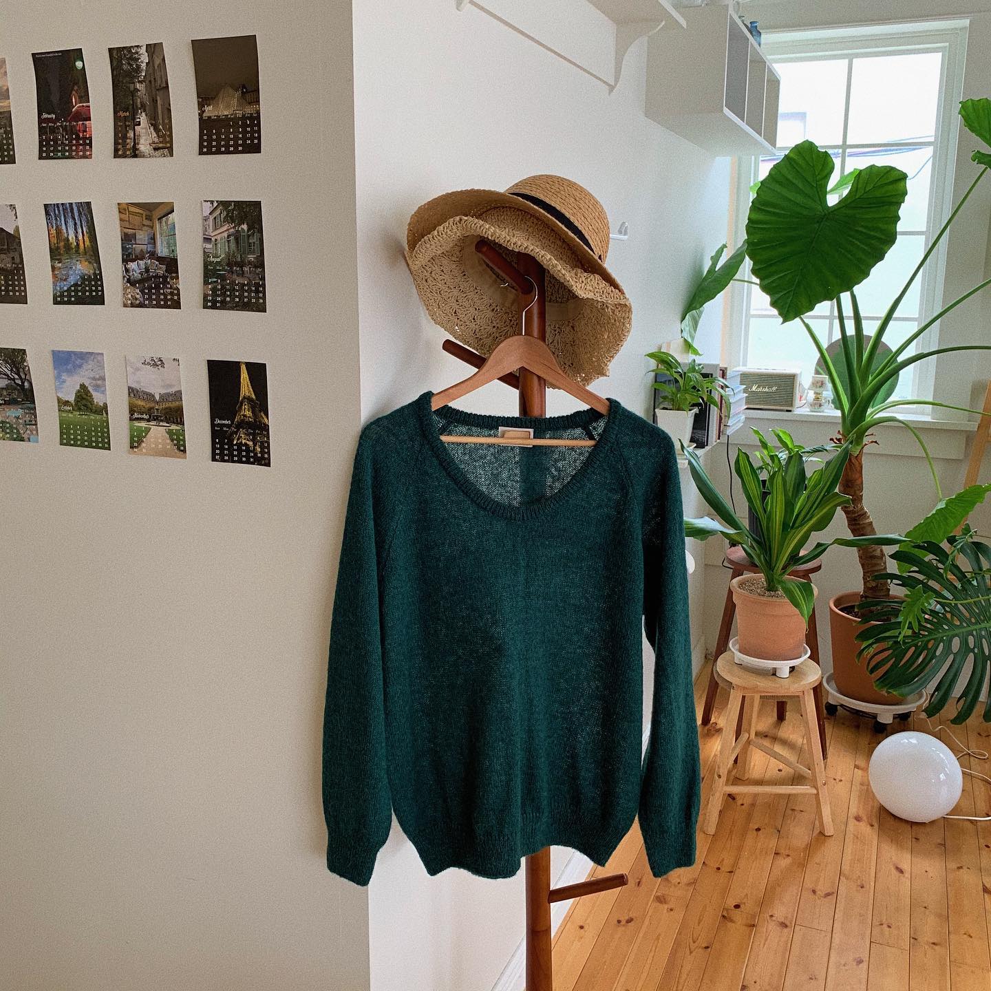 🏷 코델리아nt (green / mint)
⠀
현재 가장 인기가 많은 아이에요 ♩¨̮⑅
마켓 마감까지 3일 남았습니다 *.:｡✿
⠀
⠀
#유어센 #유어센마켓 #9월마켓 #가을마켓 #블로그마켓 #데일리 #데일리룩 #데이트룩 #나그랑니트 #알파카니트 #루즈핏니트 #u넥니트 #초록니트 #민트니트 #코델리아니트 #코델리아