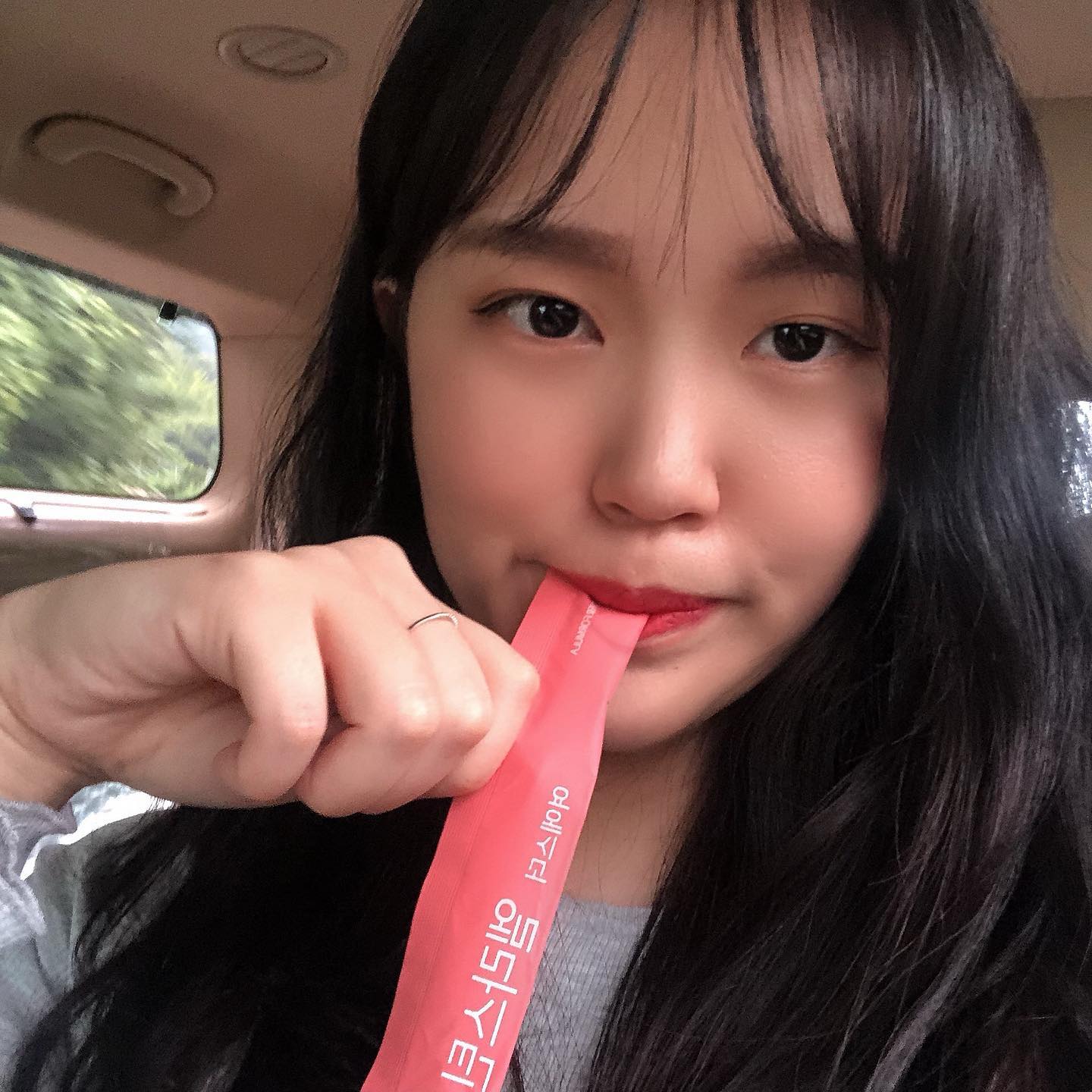 #협찬 
찐 석류맛으로 간단하게엘라스틴섭취😊 닥터에스더 엘라스틴은 콜레겐, 엘라스틴, 히알루론산 피부3대구성요소가 담겨있어용!! 차 안에서 간편하게 뚝딱😌~
.

#먹는엘라스틴 #여에스더엘라스틴 #콜라겐시너지 #콜라겐부스터 #이너뷰티추천 #이너뷰티템 #데스모신 #콜라겐엘라스틴