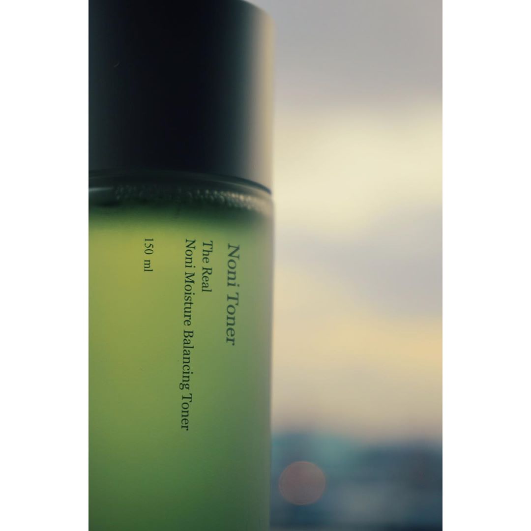 박은총🇰🇷 on Instagram: “#제품협찬 [Celimex noni Toner] 셀리맥스 노니토너는 피부에 좋은 영양분이 가득한 노니추출물이 80%가 함유된 영양토너입니다. 영양이 풍부한 노니성분