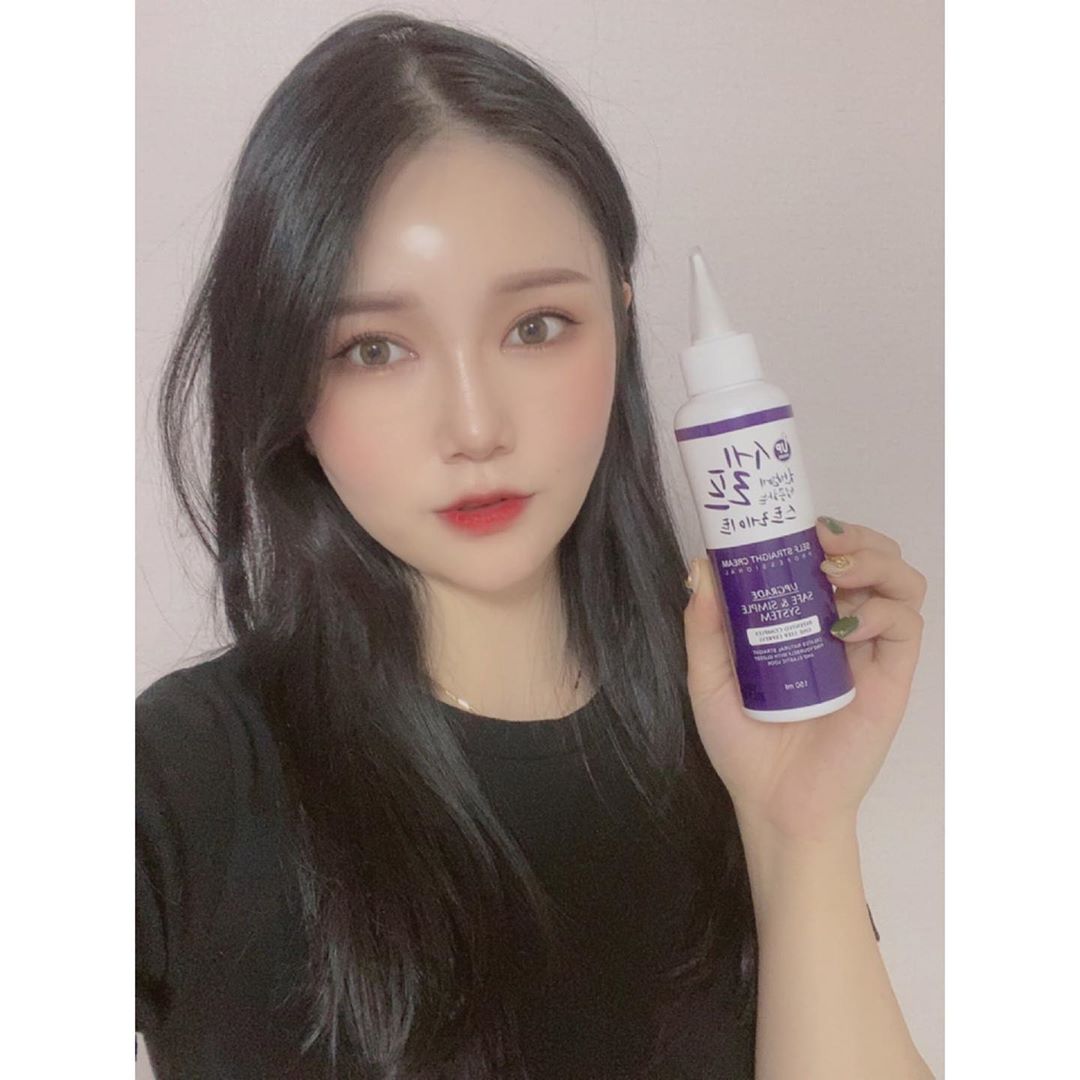 박정미(25) on Instagram: “#협찬 집에서 중화 없이 누구나 셀프로 매직이 가능한 #셀프스트레이트 머리를 엄청 많이 건드려 부시시한게 너무 보기 싫었는데 매직을 하니 머리가 너