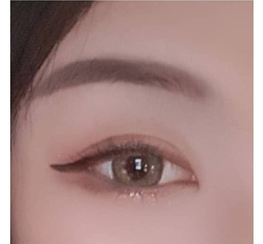 오쭈- on Instagram: “#내돈내산 안녕하세요😀😀 3CE 아이스위치 팟 더블노트 후기입니다. 평소에 저는 지복합성 피부이고,민감 예민한 피부입니다. *발림성&제형: 붓형 글리터입니다. 펄입자