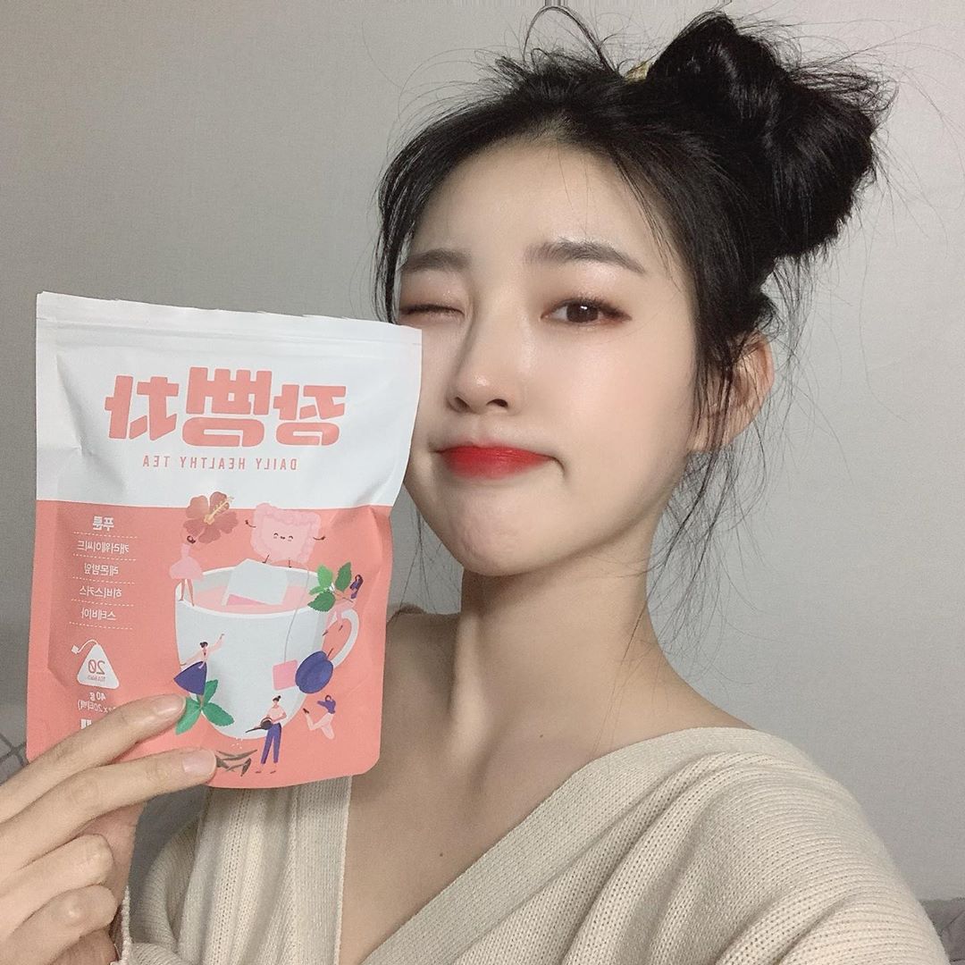 신혜지 sʜɪɴ ʜʏᴇ ᴊɪ on Instagram: “#협찬 이름도 귀여운 장뻥차😉 푸룬(건자두)와 캐러웨이씨앗은 식이섬유가 풍부해서 다이어트 하시는 분들한테 최고👍🏻 따뜻한 차 뿐만 아