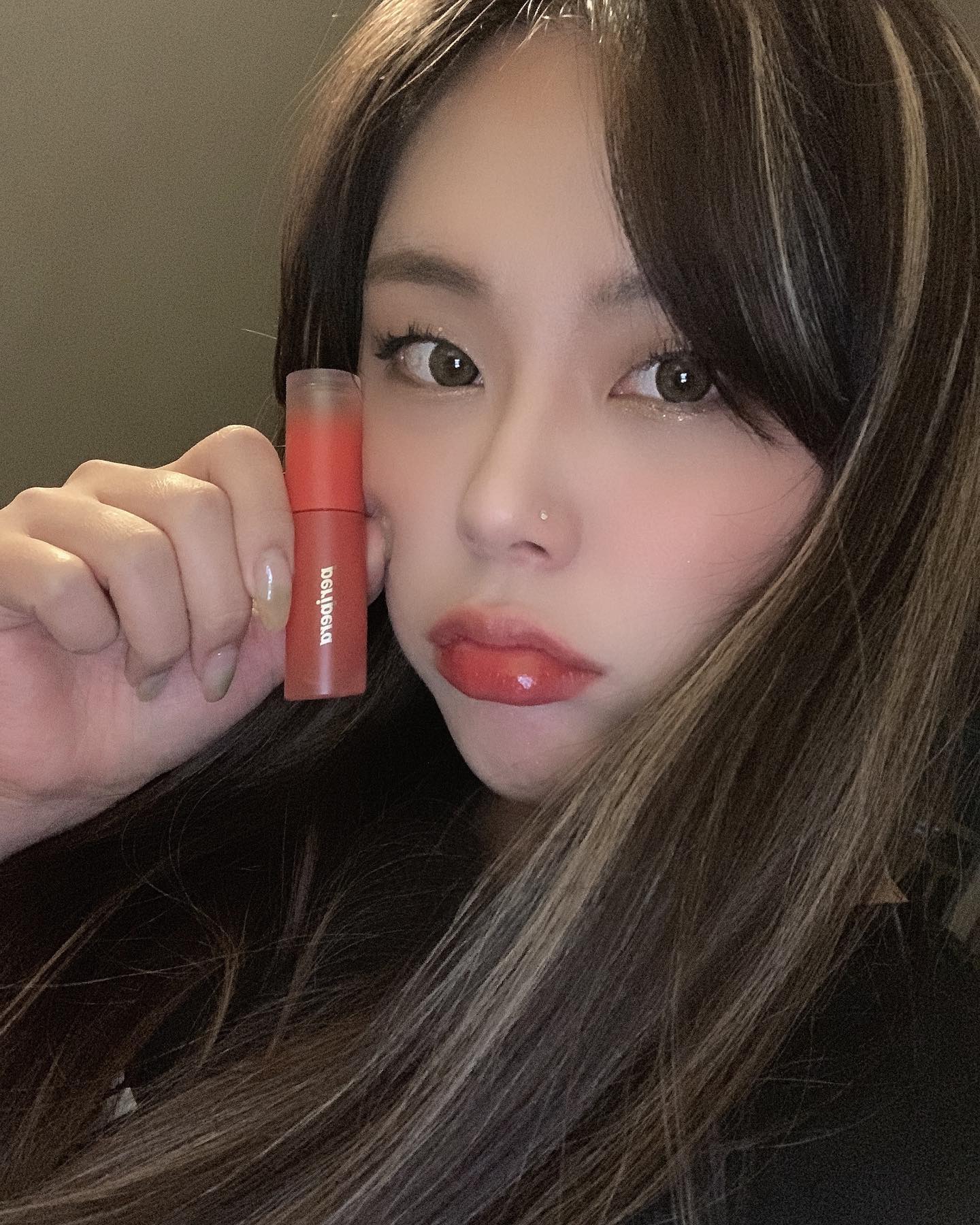 #제품제공 #클리오 cliocosmetics_official 

앵두입술 완성 ! 🍒
10월신상랜선투어 이벤트당첨으로
제품보내주셔서 써봤는데 이거 넘 예쁘자나?✨
틴트맛집 페리페라답게 진짜 미쳤다링,,
입술 반짝이는거 보이시져?👀
진짜 이거 바르고 뭐발랏냐고 몇번 들음!!
다른컬러도 구매하러 가야겠어요,, 총총,,

제가바른건 ‘05레드세계관’이에요!!
역시 페리페라는 우리를 배신하지 않는다.!

#틴트 #틴트추천 #틴트맛집 #페리페라