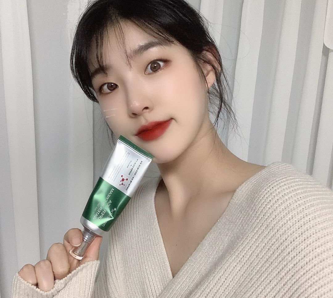 신혜지 sʜɪɴ ʜʏᴇ ᴊɪ’s Instagram post: “#대가성광고 [슈퍼 시카 2종 세트]💚 요즘 화장하고 마스크 쓰고 다녀서 트러블에 피부 뒤집어져서ㅠㅠ 신경쓰였는데 확실히 이 제품 쓰