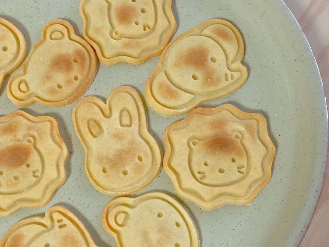 사랑스럽잖아윤 🤎’s Instagram photo: “또유맘 @so.__.u 레시피 분유쿠키🦙 삶은 고구미 40g, 계란노른자1,