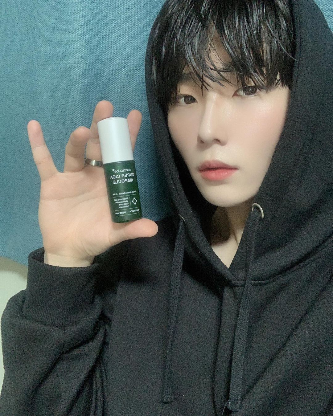 곽지민 on Instagram: “[메디큐브 슈퍼 시카 2종] 손상피부개선에 좋고 인체적용 시험 완료한 슈퍼시카 앰플과 자극적이지 않게 수분 공급과 동시에 피부 진정까지 해주는 슈퍼시카