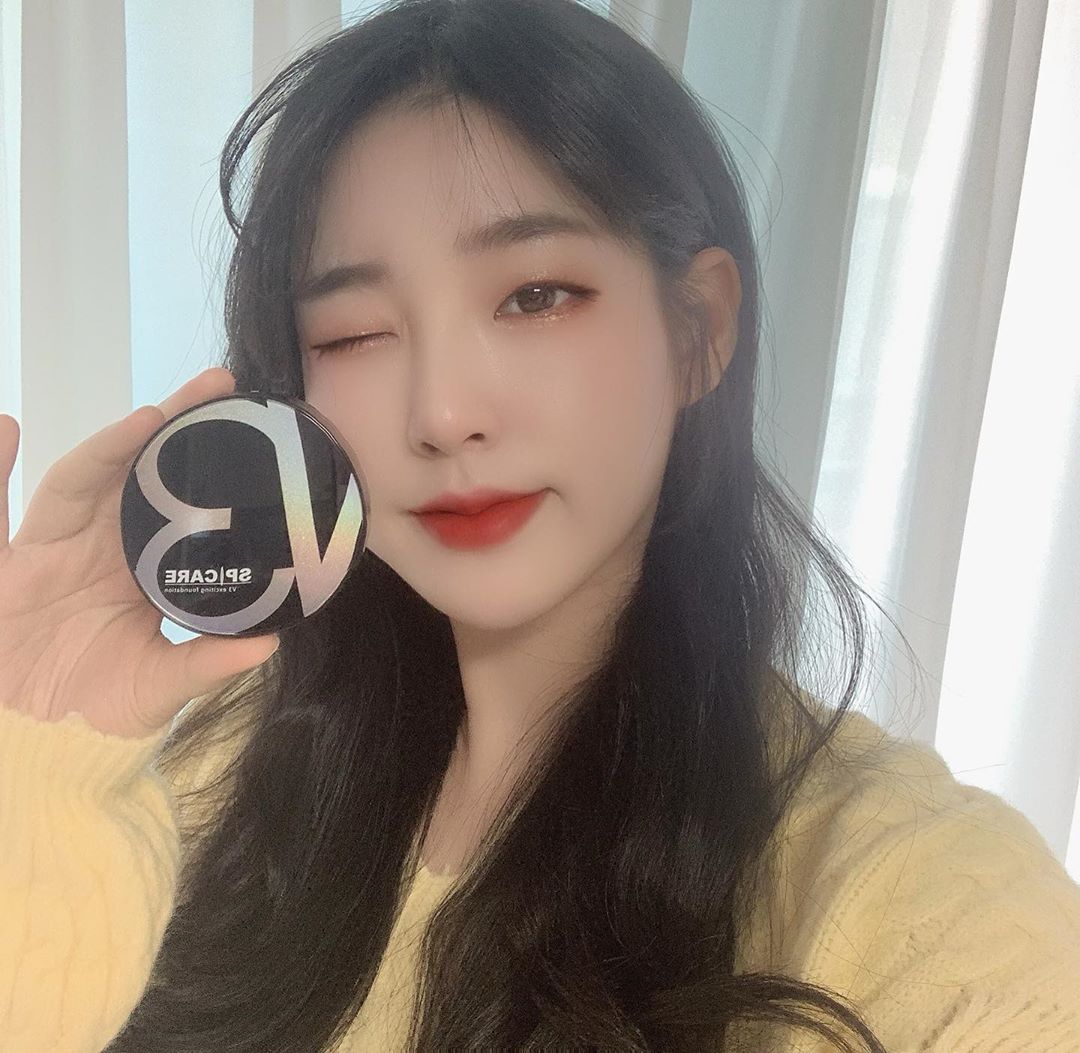신혜지 sʜɪɴ ʜʏᴇ ᴊɪ on Instagram: “#대가성광고 [V3 익사이팅 파운데이션 ] 1.에어펌핑으로 위생적인 사용 가능! 2.인체 제대혈 세포 배양액이 코팅된 이노스피큘이 들어 있어 메이