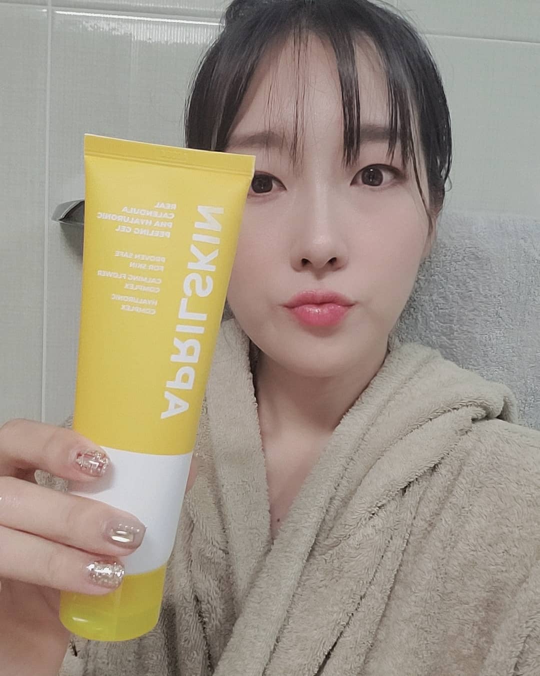 @hayoon5515 on Instagram: “#광고 요즘 각질 관리 어떻게 하세요? 제 피부는 민감+ 건조 해서 관리를 잘 안하면 금방 홍조나 얼굴 땡김 증상이 나타나요 그렇다고 겨울철 각질관리 안 할 순 없잖아