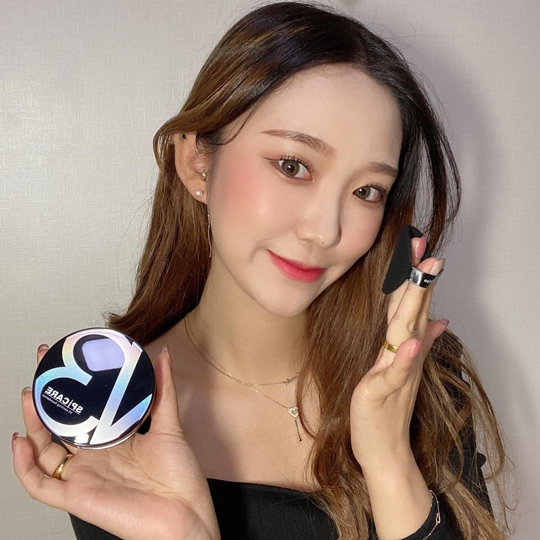 @binyi22 on Instagram: “#쿠션팩트#쿠션파운데이션#코스메틱#파운데이션#화장품#팩트#쿠션#쿠션파데#메이크업#협찬 . 일단 장점부터 소개 드리자면 하나!! 영상에는 제가 너무 어색해서 다시 찍