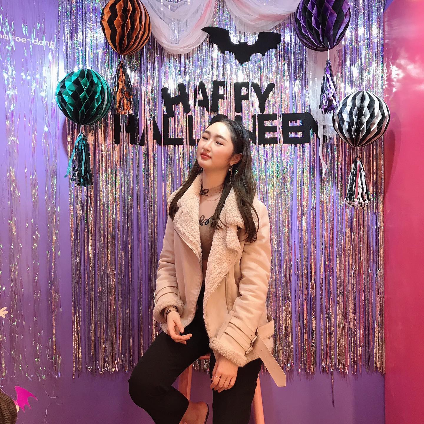 지났지만 해피할로윈🧙🏻‍♀️🧝🏻‍♀️🧛🏻‍♀️🧟‍♀️(칭구가 찍어줌😌) 짜란다짜란다!!👏🏻👏🏻

#사회초년생 #일상 #소통 #팔로우환영 친구 #친구랑 #해피할로윈 #멀리까지와줘서고마워 #김해 #내외동 #인생네컷 #바디수트 #바디수트베이비 #나는핫한베이비니까😉 #바디수트패션 #초겨울 #바디수트코디 #친구덕에 #인생사진건졌네🙊 #힐링 #햅피 #해피모먼트 #핫한뇨자🔥 😳🤭😍😘🌸🌸
(사진못찍는다고 호캉스때보다 덜혼난건 안비밀 뿌듯😌)