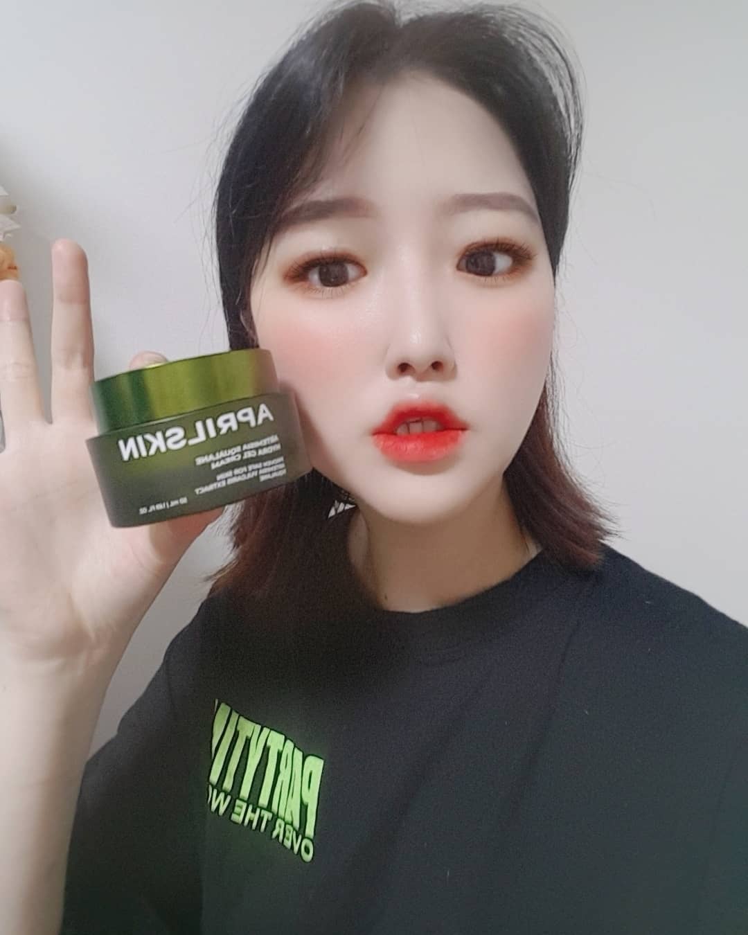 림 on Instagram: “🌿쑥 스쿠알란 하이드라 젤크림🌿 📣 협찬 받아 작성되여습니다. ✔🌿쑥 스쿠알란 하이드라 젤크림은 피부에 수분,진정효과 ✔🌿🌿영천쑥추출물,스쿠알란,7-히알루론