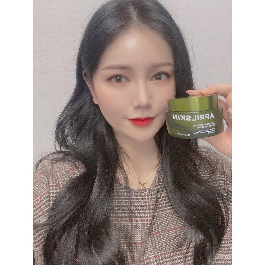 박정미(25) on Instagram: “#협찬 ☘️에이프릴스킨 쑥 스쿠일란 하이드라 젤 크림☘️ 수분공급과 피부진정에 좋은 순한 크림 제품이에요 ! 요즘같은…”