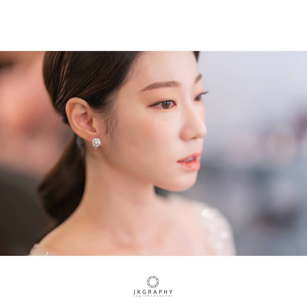 -
-
메이크업샵 촬영으로
그날의 전체적인 분위기를 담아드립니다.
-
-
makeup museeneuf_wedding
-
#오늘의신부님
#본식스냅 #김활란뮤제네프 #김활란뮤제네프웨딩 #웨딩스냅 
#폐백 #폐백사진 #폐백스냅 #호텔예식
#호텔본식스냅 #호텔본식전문 #웨딩사진#본식스냅추천 #웨딩스냅
#제주도웨딩스냅 #제주도스냅 #제이케이그래피 #웨딩사진 #weddingphotography 
#jkgraphy
