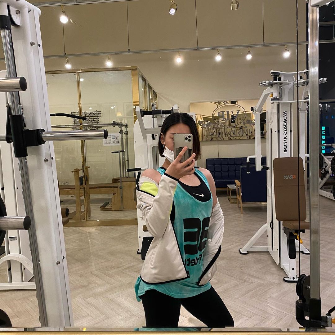 백지연 on Instagram: “(협찬) ✨비엠에슬릿 스모크 헬스나시 땀흡수도 잘되고! 통기성도 좋ᄋ