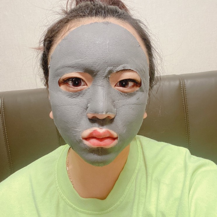 모공관리와 각질관리는 붙이는 석고팩 바루랩 7 in 1 블랙 클레이 마스크