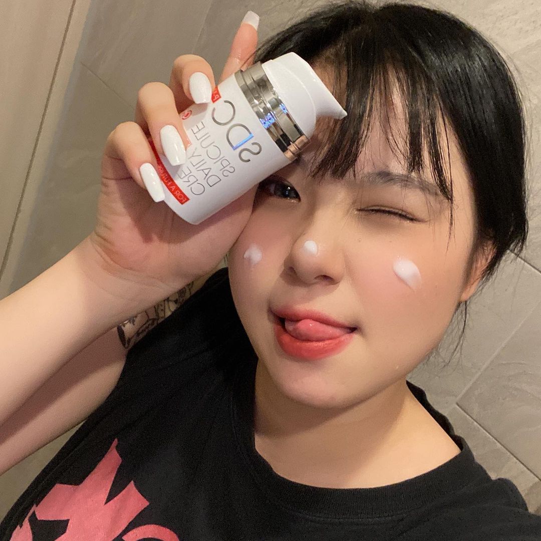 강혜인 / 하이에나 𖠌 on Instagram: “친구한테도 추천한 꾹꾹이 크림 예민한피부때문에 스트레스였는데 변한게 눈으로 보이니까 진짜 좋다ㅜ! - 협찬받아 작성한 게시글 입니다! - #스피큘엑스 #꾹꾹크림 #여드름크림 #여드름피부관리 #여드름관리 #여드름화장품 #여드름흉터#스피큘크림…”