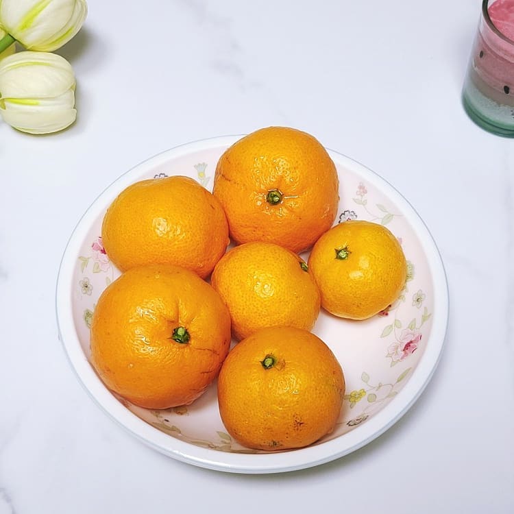 코로나19로 지친 부모님께 100% 귤만 들어간 귤주스를 갈아서 드린다.
우리 함께 #홈메이드 #귤주스 드시고 코로나19를 잘 극복해가요.
#100귤주스, #홈메이드귤주스, #귤음료,