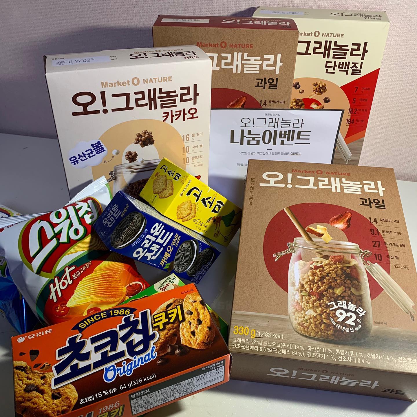 N행시
#협찬 #이벤트당첨 #오그래놀래 #오리온 #체험후간단한평가합니다

그 그거알아?
래 내가 말해줄게 있는데
놀 놀라지말고 들어
라 나 이거 당첨된거야!!

그래놀라 친구들이 언제 도착하느지 기다리느라 힘들었어요😂😂 근래에 아침부터 바빠가지고 아침도 잘 못먹었는데 아침식사 대용으로 먹기에 든든한거 같아요👍 작은 그래놀라들이 뭉쳐있어서 한숟갈 넣었을때 입안에 빈공간없이 가득차더라구요~ 저는 우유🥛에 적시고나서 눅눅해지기 전에 먹는 걸 좋아하는데 그래놀라는 눅눅해지지 않아서 맘편하게 먹고 출근했습니다!!😆
 위 3가지 맛 모두 마음에 들지만 그 중 특히 단백질이 가장 선호됩니다!! 하루 권장 단백질을 섭취하는게 쉽지않잖아요..ㅠㅠ 특히 아침은 탄수화물 위주 식사를 하게되는데 간단한 아침식사로 17g의 단백질을 섭취할 수 있다니.. 넘나좋네여 단백질맛 추천합니다!!🥳

#N행시 #아침식사 #씨리얼맛집 #오리온맛집 #오그래놀라카카오#오그래놀라단백질#오그래놀라과일 #이중 #단백질이존맛
