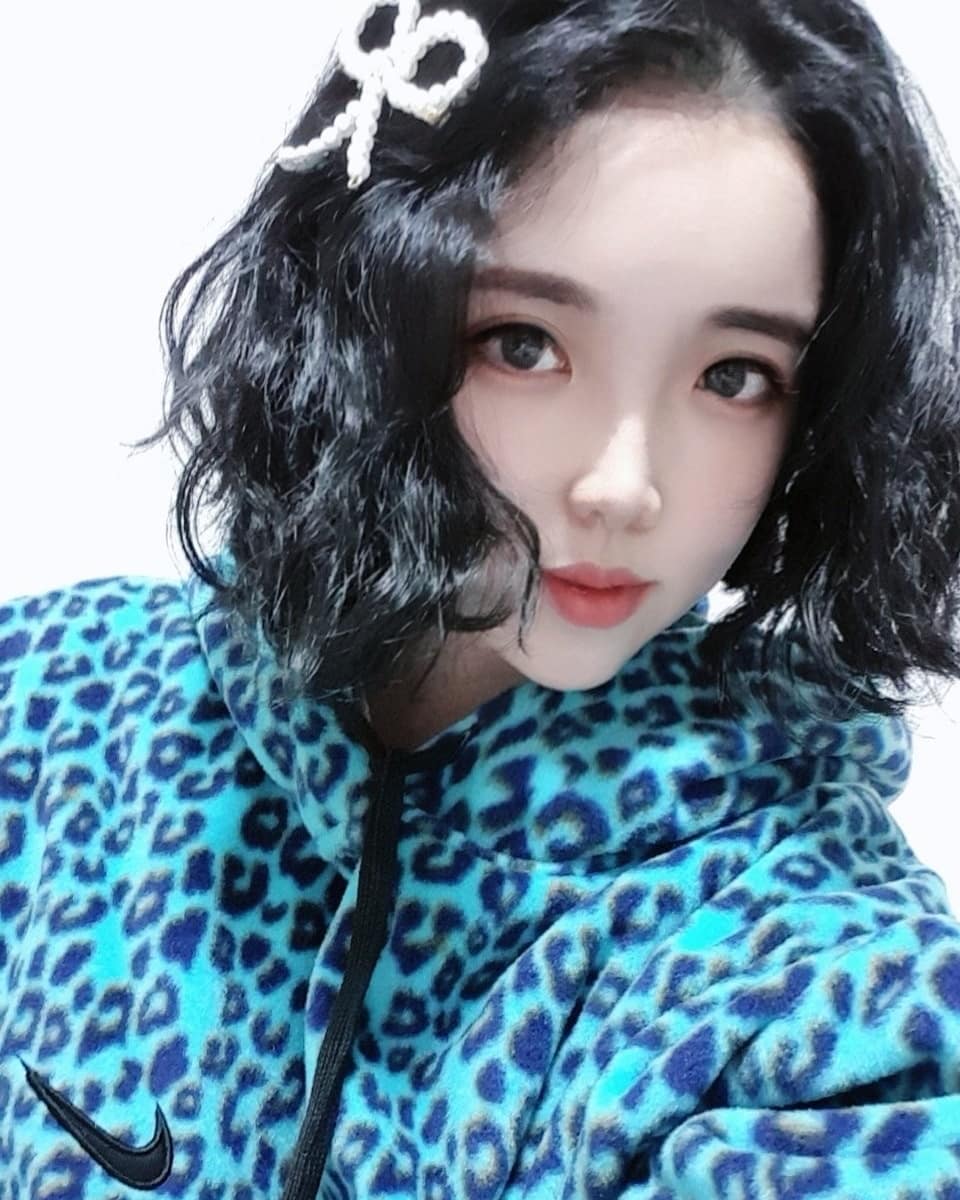 #요즘대세 #호피후드 #레오파드후드 💙
블루컬러 넘 예쁘잖니🥰
#후리스후드 라서 엄춍 따뜻해요 ◡̈
#단발히피펌 하구서 #진주리본핀 까지해주니 무슨 #화보샷 같잖닝😆 #유니크한 #커플후드 #강추템 #남녀공용후드 #나이키후드 #오버핏후드 #박시핏후드 #호피는진리 🐆 올겨울 하나씩 #필수템✔️ #컬러호피 #취향저격💘 갠적으로 핫핑크호피도 나옴 좋겠댝ㅎㅎ
👉후드스타일과 반집업스타일 두가지 진행하니 넘겨서 사진 참고하시구 문의사항은 프로필링크 오픈톡 주세용🤗 
.
#fff #lfl #스트릿패션 #헬린이 #ootd #fashion #kbeauty #여신강림 #그놈은멋있었다 #섹시룩 #도레미파솔라시도 #늑대의유혹