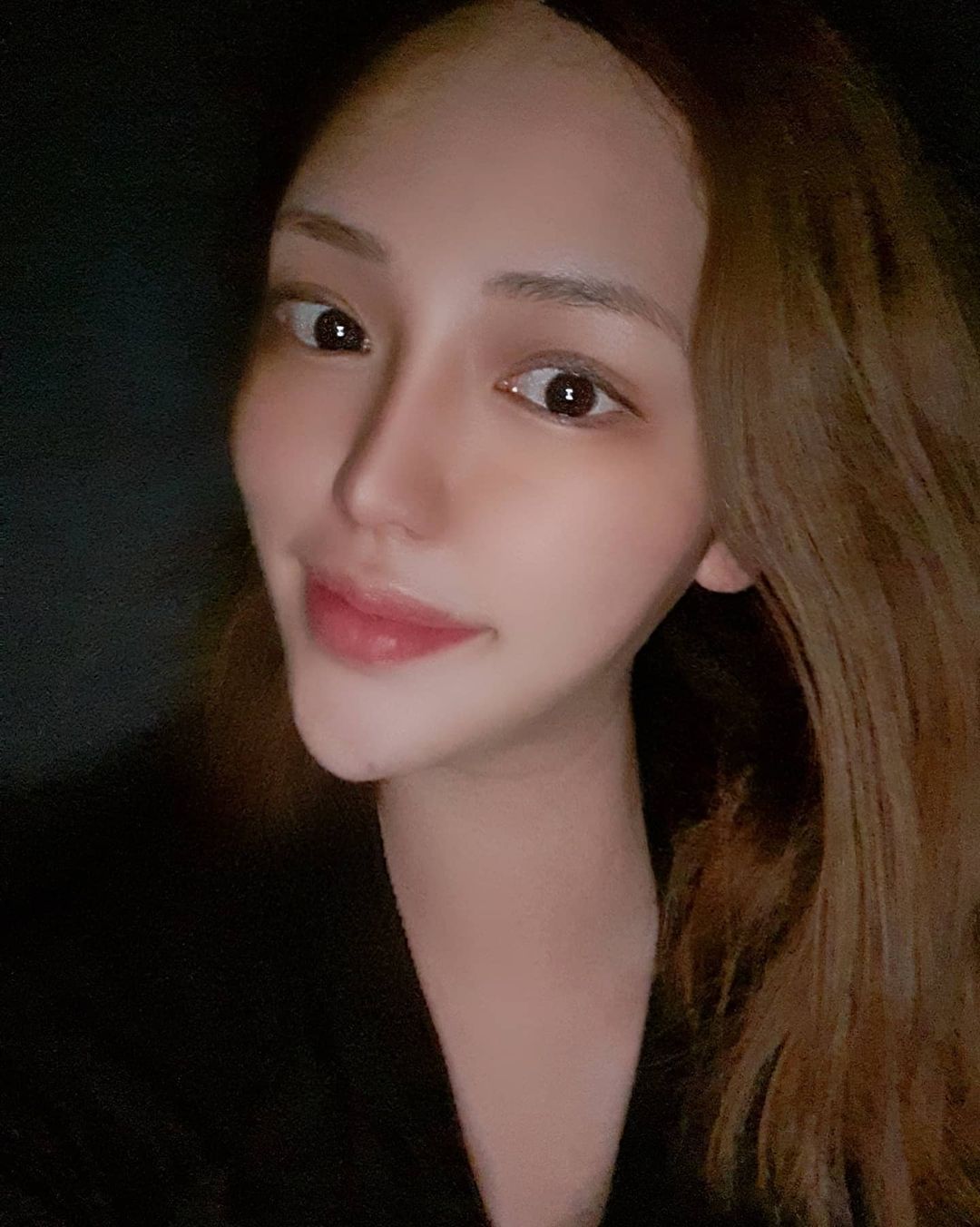 Mont🥰BLanc on Instagram: “#협찬 @medicube_korea 제가 얼마전 메디큐브에서 딥 리프팅 펩타이브 아이크림 포 페이스를 선물받았어요🥰 이 크림은 2주동안 꾸준히 바르면 주름 개선도 되고 심지어 아데노신이 함유되어 실제 리프팅한 효과를 볼 수 있다고 하는…”