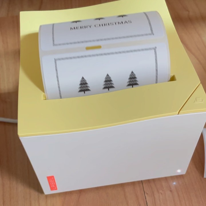 *카트리지만 제공받아 체험해봤어요*

#자영업자의크리스마스준비 🎄
#네모닉라벨프린터 #네모닉라벨서포터즈5기 #네모닉 #네모닉프린터 #소상공인화이팅

10개의 라벨도 8초만에 프린터 완료!
오늘은 #크리스마스이브 🎄
심플하고 눈에 띄는 이미지로 출력해봤다. 
손님들이 조금이나마 즐겁길 바라며 🎵
장사 초기에는 직접 손글씨로 메모에 적기도 했었는데 이렇게 #신박한타이템 이!
힘들지만 모두 즐거운 크리스마스 보내길💕

👉네모닉라벨프린터기 장점
1. 네모닉어플에서 다양하게 편집할 수 있어
무궁무진하게 활용가능(가정용, 교육용, 회사&소상공인 등)
2. PC, 스마트폰 연결 가능 & 간단한 설치와 사용방법
3. 다양한 카트리지 라벨 인쇄 또는 접착 메모, 방수라벨지 인쇄 가능
4. 열전사방식을 사용하기 때문에 잉크비용 No
5. 빠른 인쇄속도

네모닉라벨프린터기 단점
1. 흑백프린터만 가능(컬러 불가)
2. 카트리지 구입비용(많이 쓰는 사람은 #네모닉플러스멤버십 이용하는 걸 추천)