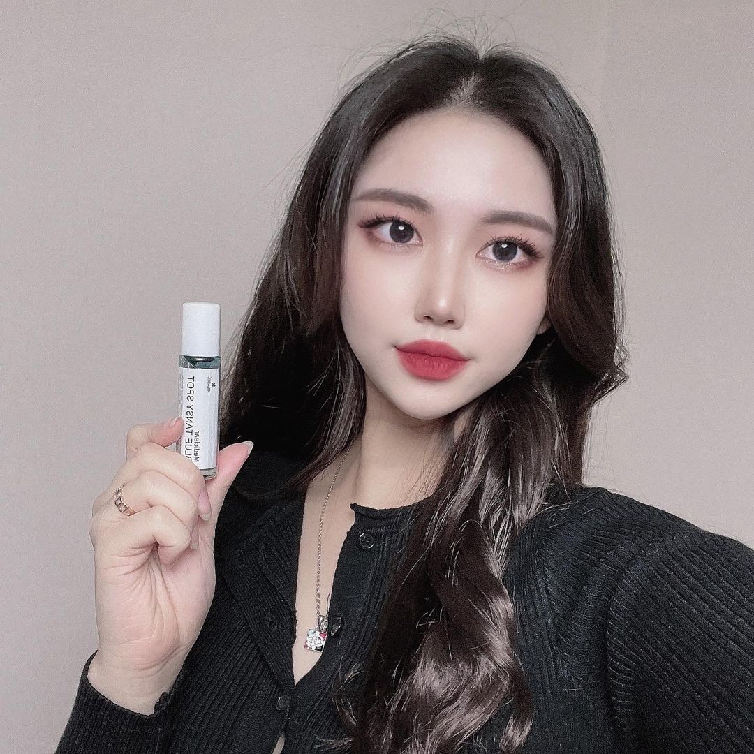 ✶ 🎀 𝒞𝒽𝒶𝑒𝓎𝑒🍬𝓃 🎀 ✶ on Instagram: “💙메디클리어 블루탄지 스팟💙 트러블이 난 곳에 다른 도구 필요없이 블루탄지 스팟으로 바로진정시킬수 있고 휴대하면서…”