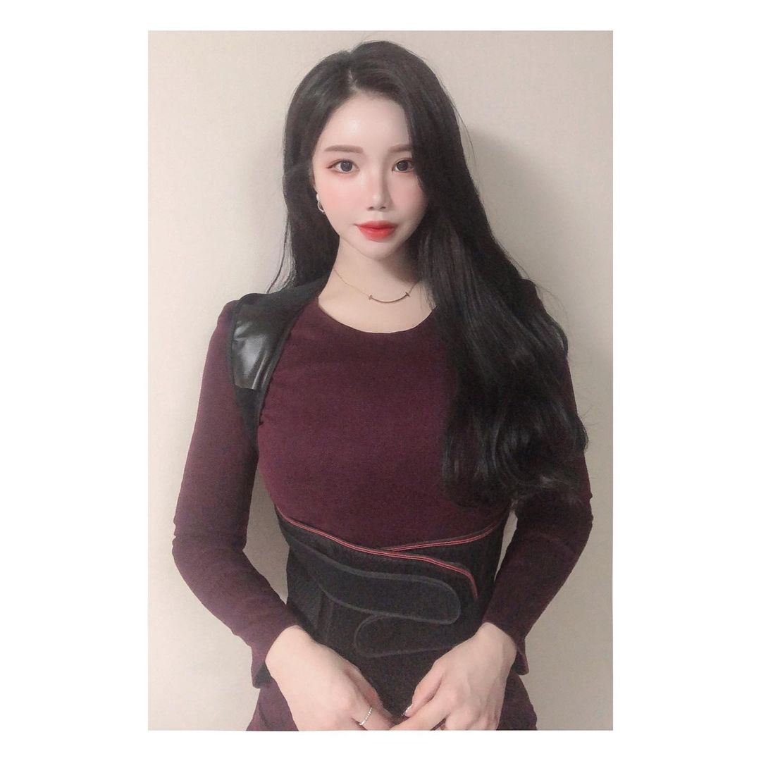 대치동 자기소개서 첨삭 on Instagram: “#협찬 곰스 허리밴드 힐로스밴드는 안좋은 자세에 많은 도움을 줘요 가성비좋고 내구성이 뛰어나서 허리,어깨교정밴드로는 힐로스 밴드를 추천해요 ㅎㅎ 착용시 많이 답답하지 않고 착용이 쉬워요 힐로스 밴드를 안에 착용 후 셔츠,외투 등을 겉에…”