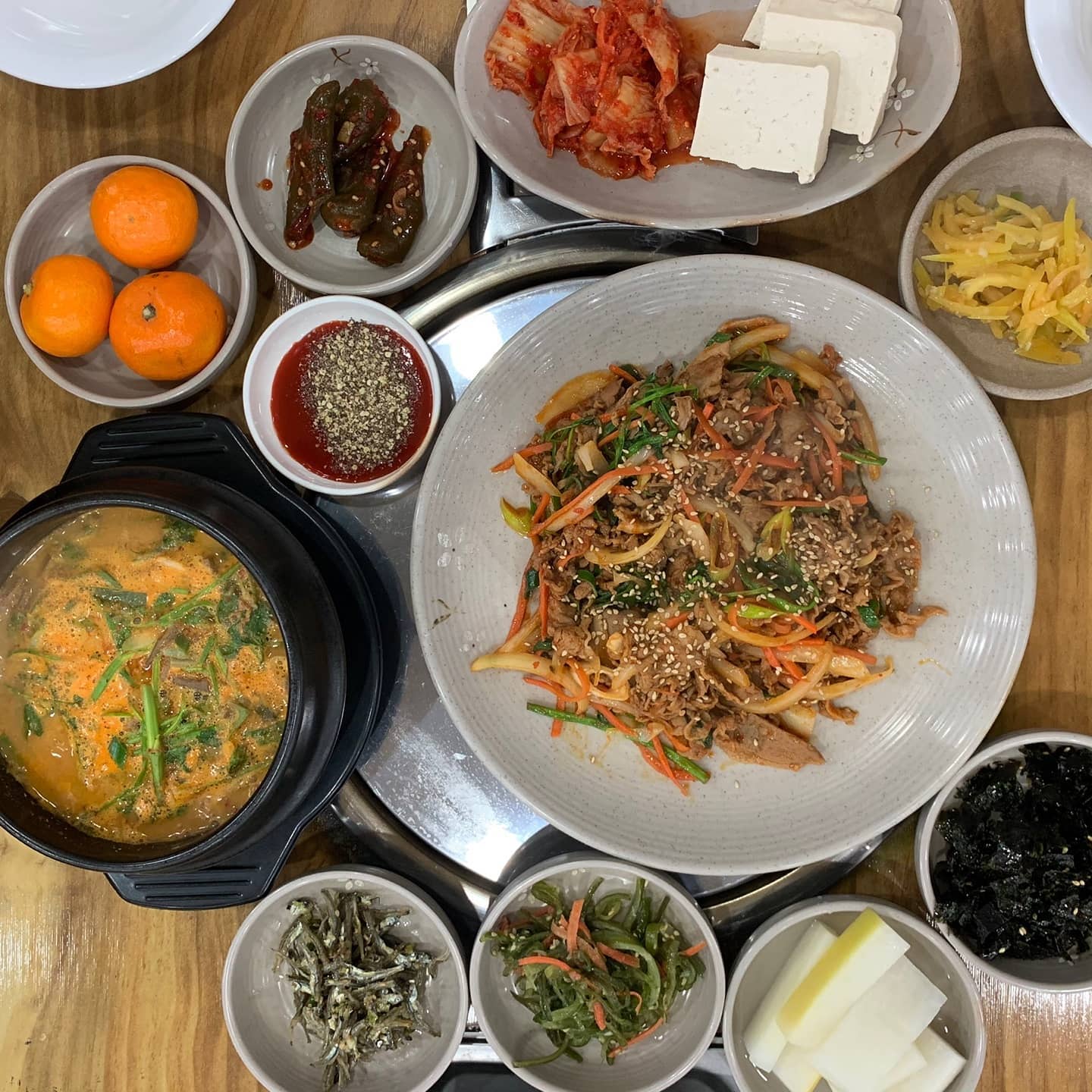 N행시
여수시 학동 황칠오리 오리불고기&오리탕 

오 오라버니
리 이번음식은 입맛에 맞으시나요?
불 (불편한 기색으로)
고 고생해서 왔는데
기 기대 이하구나.. 

#N행시 #점심식사 #여수맛집 #학동맛집#카페nnd #오리불고기집 #오리탕집 #오리불고기 오리탕 #여수여행