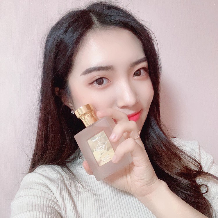 유빈 on Instagram: “#협찬 🤍포멘트 시그니처 퍼퓸 코튼메모리🤍 코튼☁️과 머스크로 포근한 하면서도 자몽🍊과 복숭아🍑의산뜻한 향이 느껴져서 언제든 누구나 뿌릴수 있는 데일리 향수✨ 고급스런 패키지와 예쁜문구가 적힌 폴라로이드카드까지 딱 내 취향저격💕 ⠀ #코랄향수…”