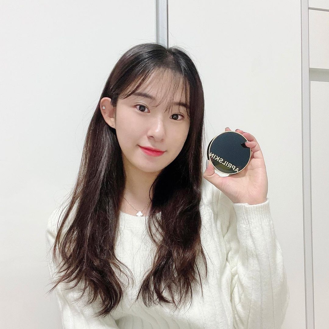 ᴴᴱᴱᴶᴵᴺ ᩚ on Instagram: “#광고 컨실러 필요없는 극강 커버력으로 330만개 완판된 베스트셀러 매직스노우쿠션! 수분 세럼 베이스 44% 함유로 뭉침…”