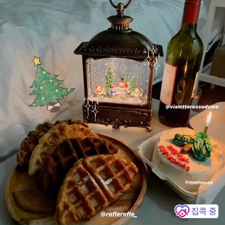.
#세먹_강남 #로플로플 
.
집콕 홈카페용으로 딱좋은 크로플 가게
.
진성 크로플 덕후 여깃슴다🙋🏻.,,
근데 카페 취식금지라 못먹는지 어연 오백년째•••
.
홧김에 와플메이커 사버릴까 했지만 나자신 잘 참아따
.
대신 로플로플에서 왕창 쟁여놓고 냉동실에 넣어뒀다가 에프에 ㅎㄸㄹㅁㄸㄹ 돌려먹기로 결정!
.
쫄깃하니 맛있고 아이스크림 취향대로 왕창 올려먹기 가능하니 더 좋음🙃🙃
.
.
💡상호명 : 로플로플
💡가격 : 브라운치즈크로플 3300, 누텔라크로플 3300, 올리브바질크로플3300, 기본 크로플 2900
💡위치 : 서울 서초구 서초동 1318-7 강남역지하도상가내점포 E-35
.
맛 : ☀️☀️☀️☀️ 혼자 홈카페 즐기기 딱좋은 크기, 쫄깃한 크로플 맛
비주얼 : ☀️☀️☀️☀️