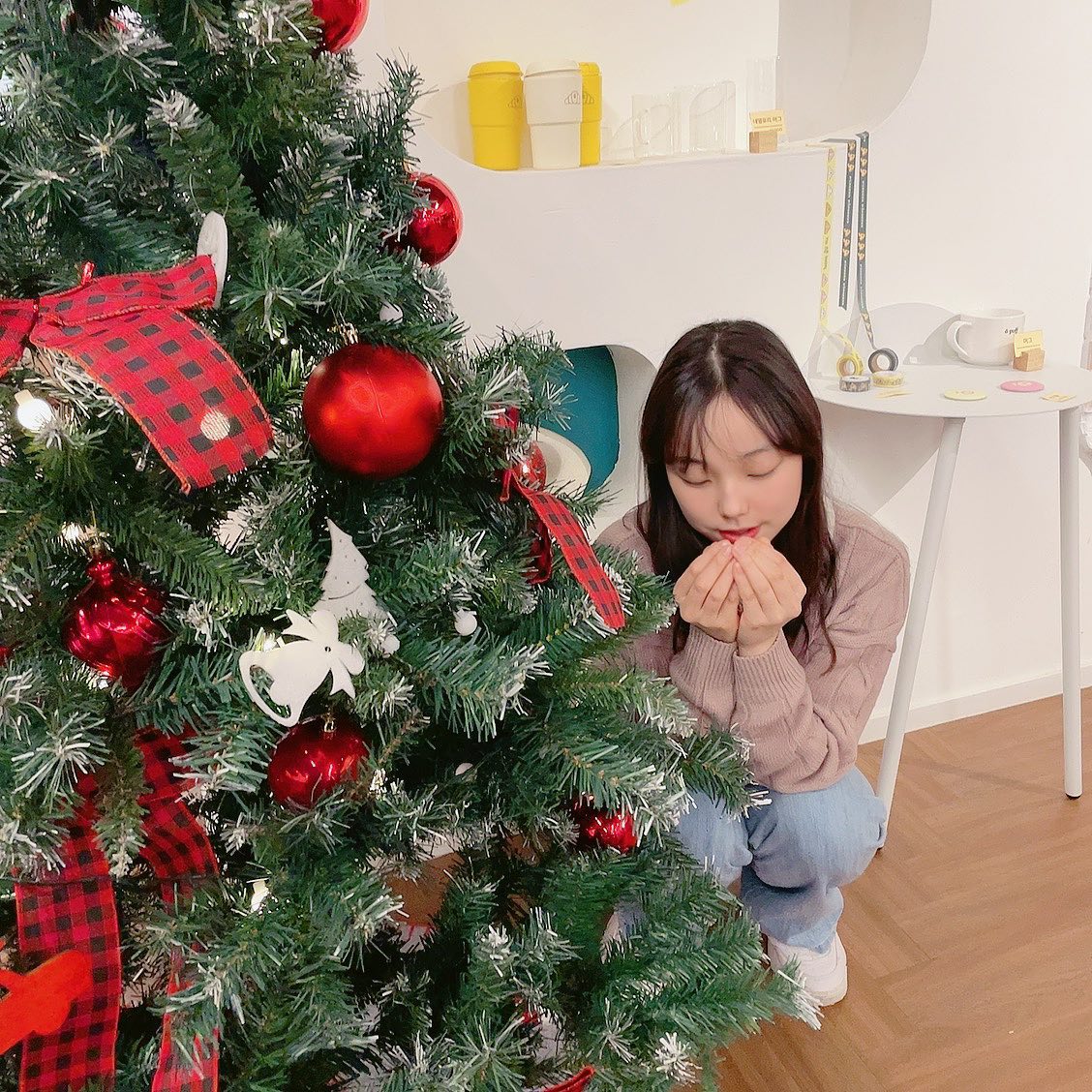 2020년에는 다사다난한 일들이 많아 때론 울고 힘들어했지만 2021년에는 다들 행복하고 좋은 일들만 일어났으면 좋겠어요❤️ 
새해 복 많이 받으세요😉