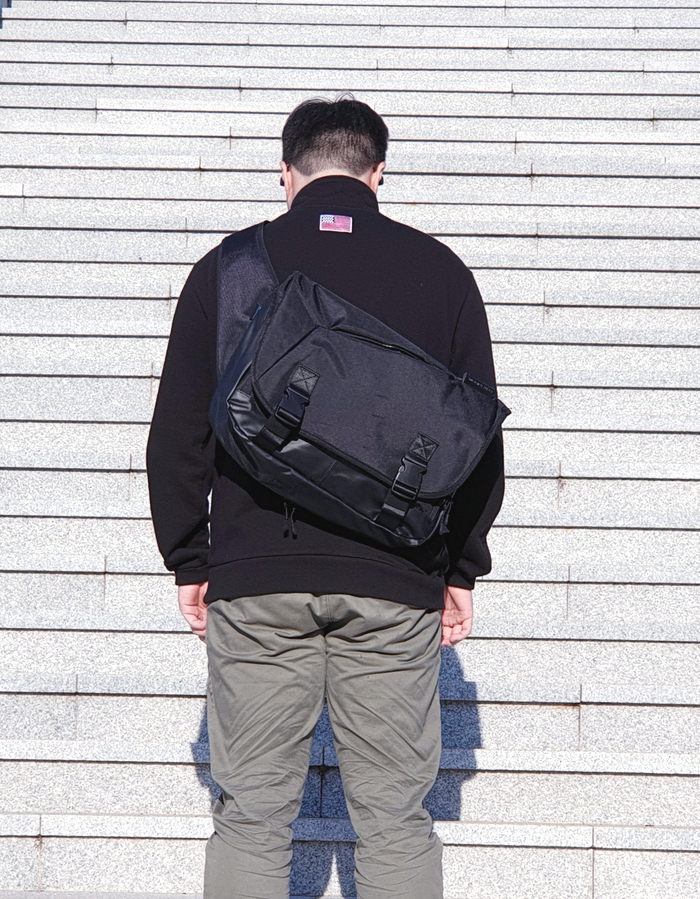 대학생 메신저백 : 몬스터리퍼블릭 컴파운드 메신저백 심플한 매력