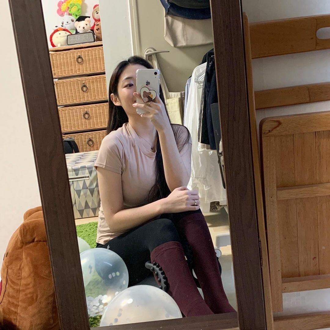  “추운겨울 예쁘고 따뜻하게 보낼수있는 호스커스 니삭스♥️ 단순 니삭스가 아닌 논슬립 총총 미끄럼 방지되서 운동할때 더 도움이 되는 아이템이에요! 게다가 요즘 너무나도 핫한 요가링! 시중에 나오는 여러가지 요가링을 사용해봤지만, 세베라요가링은 아프지않고…”