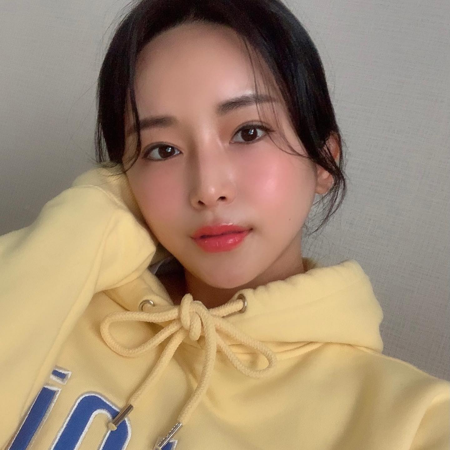 해삐뉴이어 💛 나이는반납반사🙅‍♂️
브라히영이 올리라네요 👉🏻👈🏻