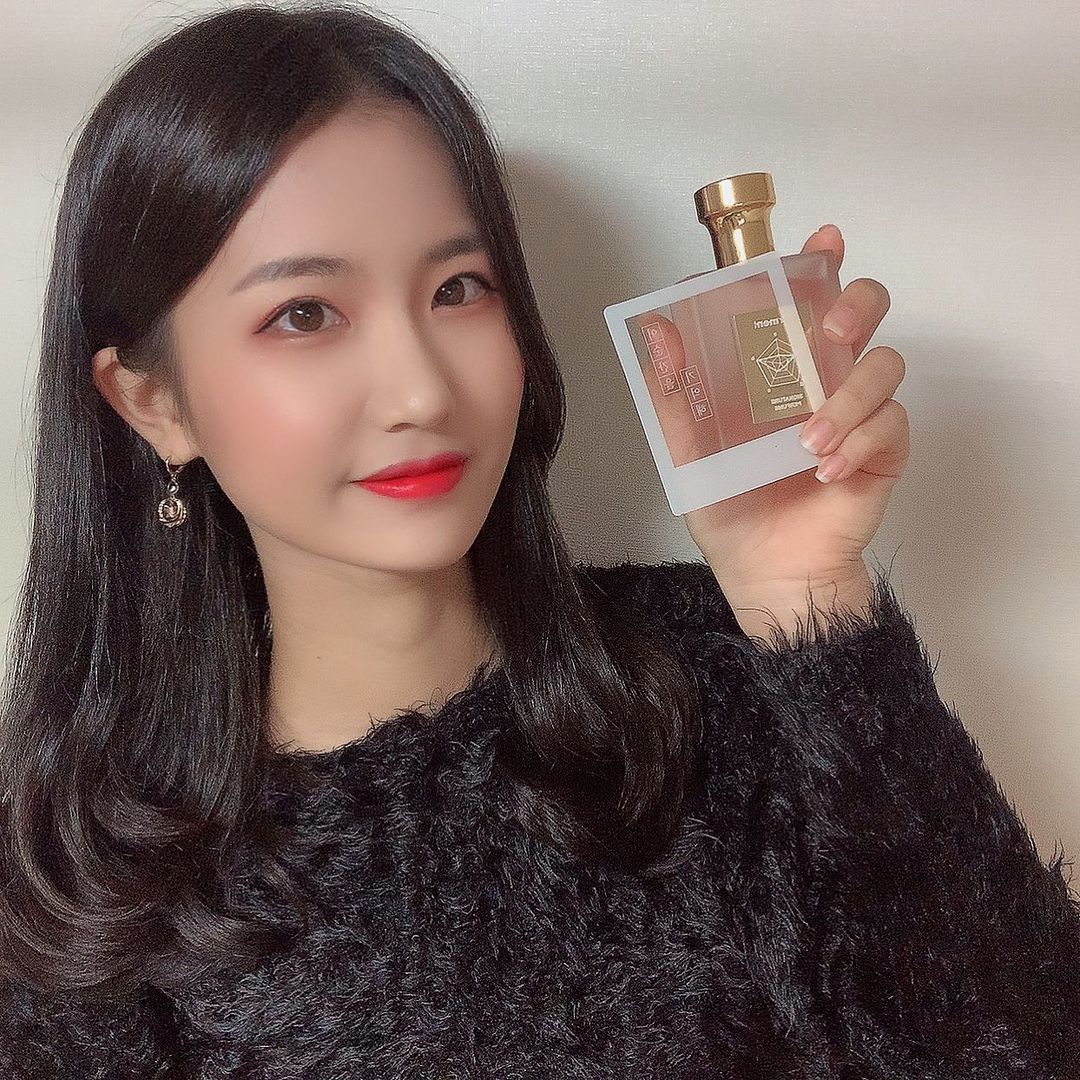  “#협찬 🧡포멘트 시그니처 퍼퓸 코튼메모리🧡 포멘트에서 최초로 여자 향수가 출시되었다고 해요🤭 저는 평소 향에 민감해서 향수가 엄청 많은데 이번 코튼메모리는 내 돈주고 샀던 것보다 더 좋아서 다 쓰면 내 돈 주고 살 의향도 있을 정도,,, 너무 진한…”