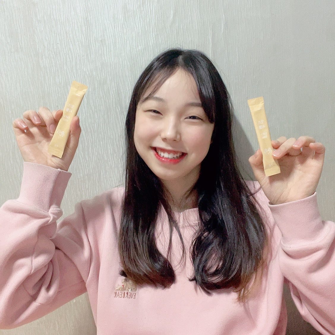 #협찬
⠀
사실 결혼 준비중이라 만약 임신하게 되면 어떤 영양제를 먹어야 할까 찾다가 결정한 "잇츠시톨" 한 포 크기가 작아서 간편하게 들고 다니며 먹을 수 있어서 좋고,맛도 생각보다 상큼해서 거부감 들진 않구요☺️
엽산, 비타민 B군 6종, 비타민 D 2포 당 하루 권장량 100% 함유되어있어 따로 영양제는 필요하지 않아 간편하더라구요!̆̈ 
⠀
👉🏻생리불순으로 고생하시는 분
👉🏻예비 신혼부부로 임신 준비하고 계시는 분
👉🏻다낭성난소증후군영양제 찾고 계시는 분
👉🏻믿을 수 있는 프리미엄 원료 독일산 미오시노시톨 한 포당 2g
👉🏻꼼꼼하게 골라 정성껏 담은 석류, 크랜베리, 유기농 과일, 야채
👉🏻안정성과 기능성 모두 갖춘 프리미엄 건강식품
⠀