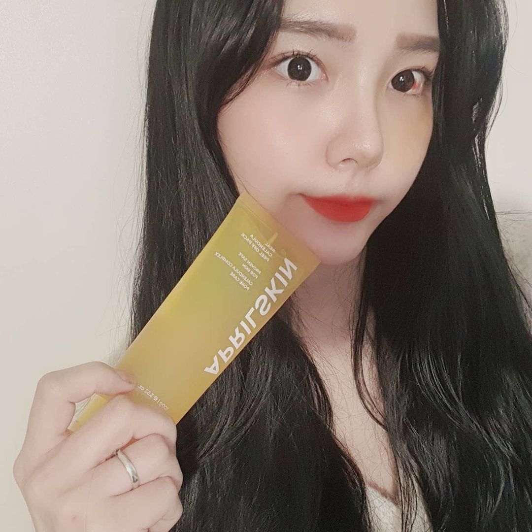  “🌸 에이프릴스킨 카렌둘라 필 오프팩 ㅤㅤ -카렌둘라 필 오프 팩은 모공 사이사이에 착붙해 각질/피지를 케어해주고, 하고 난 뒤에 화장을 착붙하게 해주는 착붙팩입니다. - 1회 사용으로 피부결이 개선돼 화장이 잘 먹는 매끈 피부를 얻을 수…”