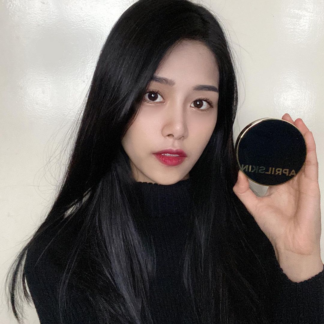 “[매직스노우쿠션 3.0] 커버력 좋고 수정화장 할때도 들뜸 없이 밀착 되는 쿠션 케이스가 바꼈는데 훨씬 고급져버렸다✨ 잡티…”