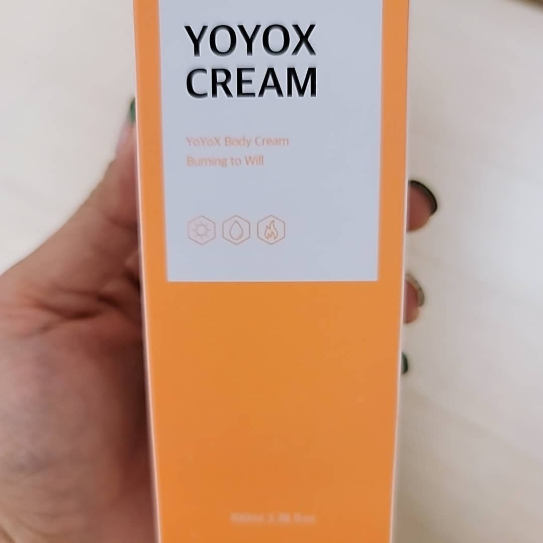  “#협찬 #요욕스크림 ​ 요즘 집에서 홈트를 하고 있는데요. 근력 운동 후 유산소를 하고나면 땀이 송골송골 맺히는 정도? (집에서 뛸 수 없으니 당연한거죠?^^;;;;)🤣 ​ 그래서! 요욕스 크림을 만나보았어요~ 운동 전 / 마시지 전 가볍게 쓱…”