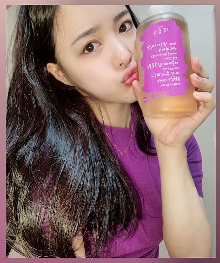  “🌿협찬 🌿청미청 알로에 바디워시 정제수를 첨가하지않고 유기농 알로에 마쿨라타잎 추출물을 베이스로한 청미청 알로에 발효 바디워시. 제 피부는 극 건조타입으로 씻고나오면 등 갈라지는 느낌 들고 그 느낌 싫어서 겨울이면 인샤워바디로션필수였는데, 요 친구…”