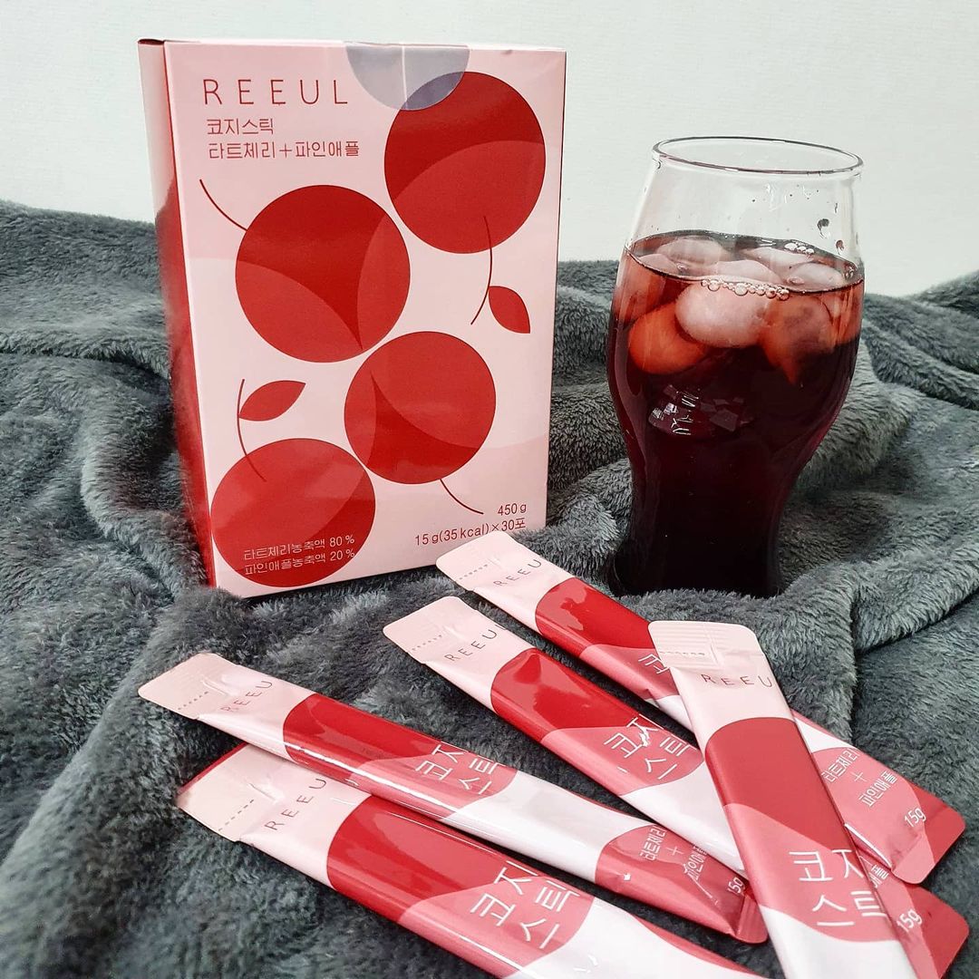  “. 요즘 타트체리 좋은거 모르는사람 있나요🤗 타트체리는 스위트체리에비해 신맛이 강해 생과육으로 섭취하기 힘들다고해요! 리을은 여러번의 테스트로 타트체리에 파인애플을 배합해서 먹기편하게 만들었어요😖 좋은 재료를위해 정제수, 방부제, 향료, 설탕 등을…”