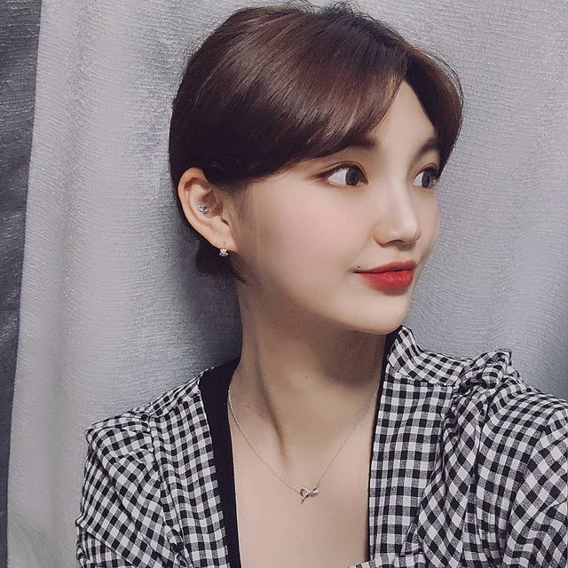  “#광고 예쁘게 찍고 다시 #리포스팅 📸 치카송 챌린지 참여해봤어요 :) 중독성있는 치카송 🙂 이번에 나도 틱톡이나 배워볼까 💕 👉구매처 URL: https://bit.ly/s_chikablue @chikalight_official…”